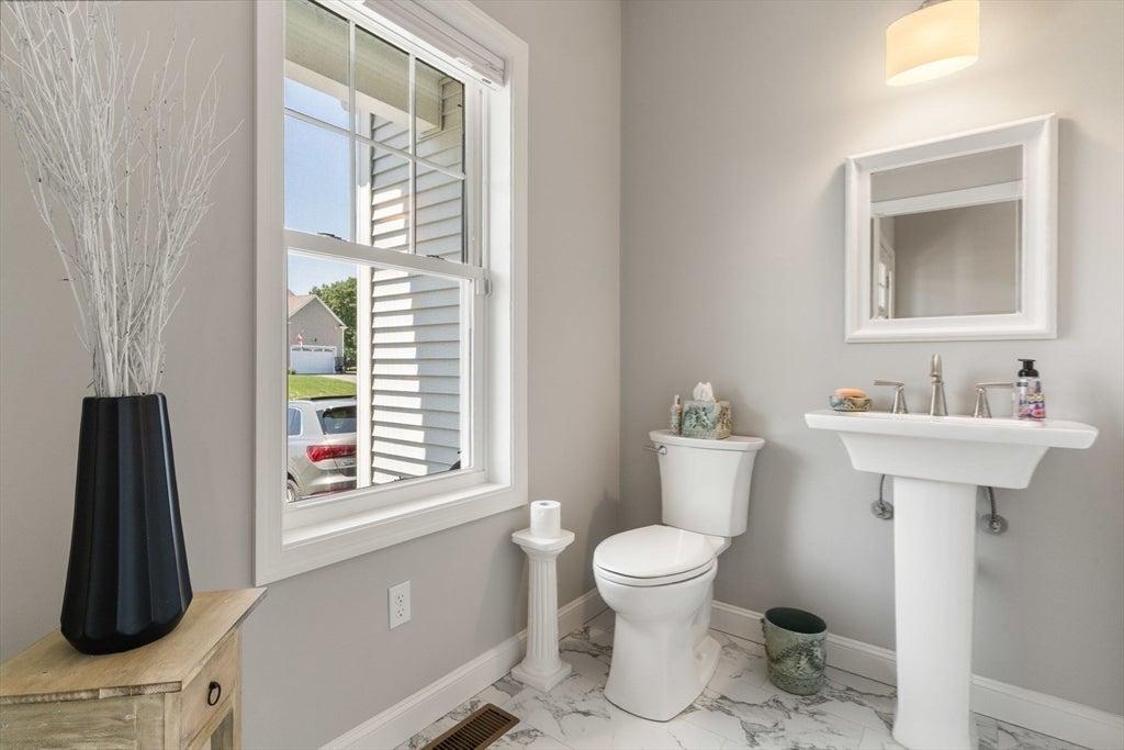 4 Meadow Lane, Blackstone, MA, 4 Meadow Lane, Blackstone, MA Photo #15