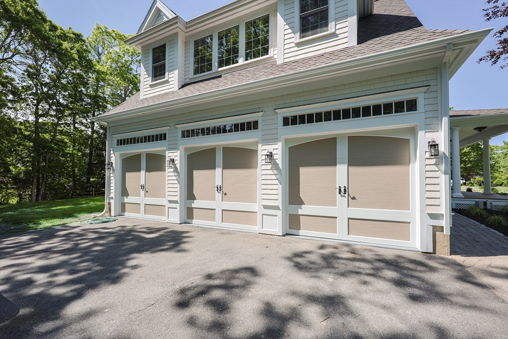 2 Pine Ridge Ln