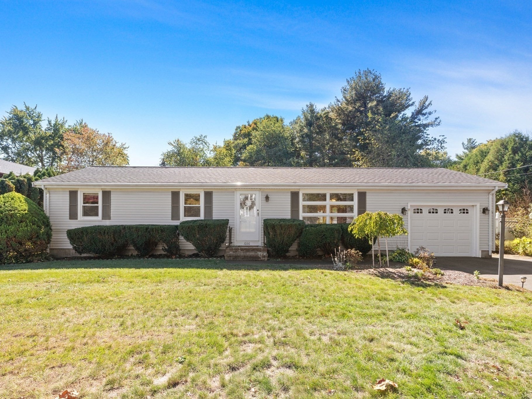 Photo of 1036 Cohannet St, Taunton, MA