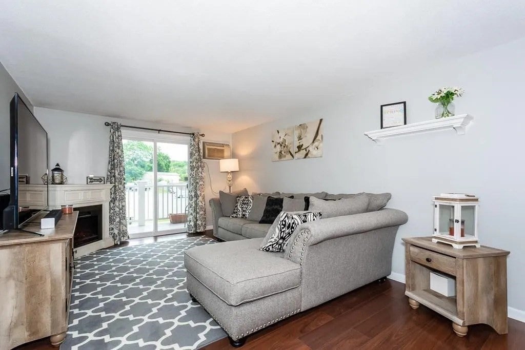 200 Manning St 17B