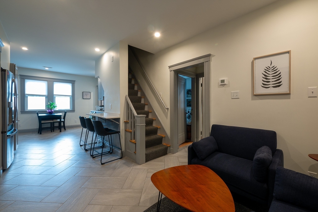 590 Gallivan Blvd