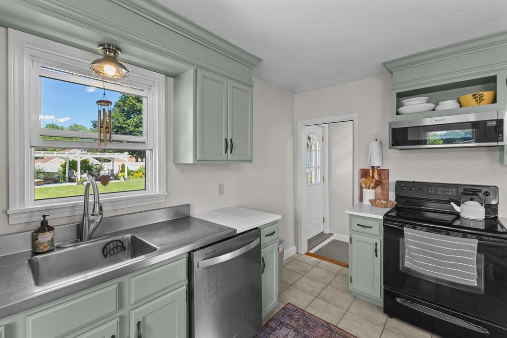 7 Simond St, Auburn, MA, 7 Simond St, Auburn, MA Photo #9