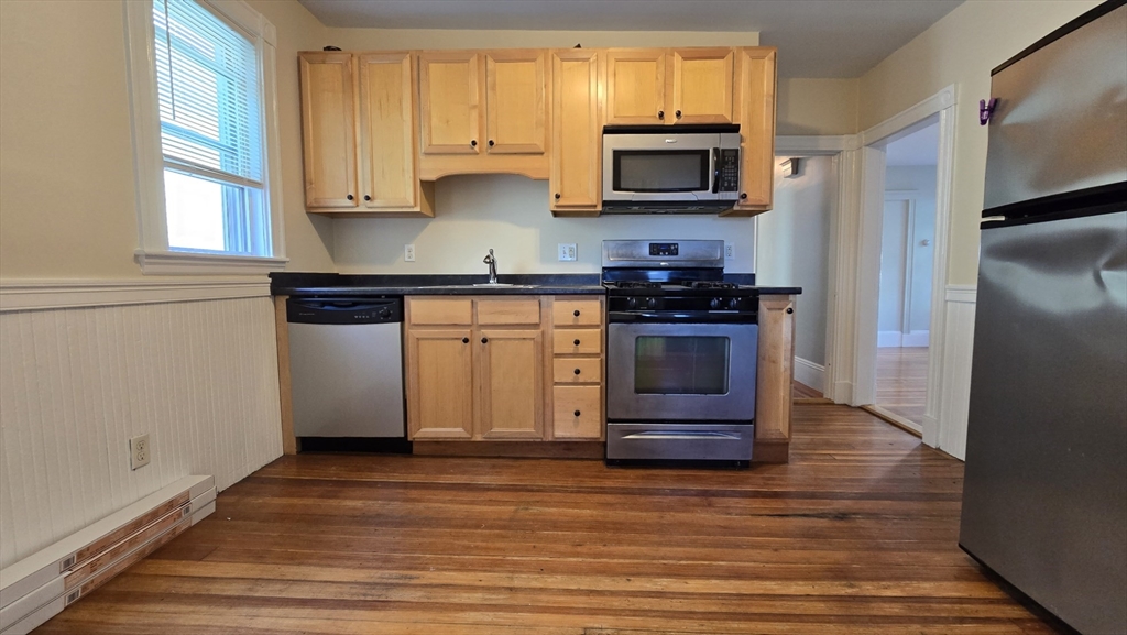 Click for 86 Conwell Ave #A, Somerville, MA slideshow