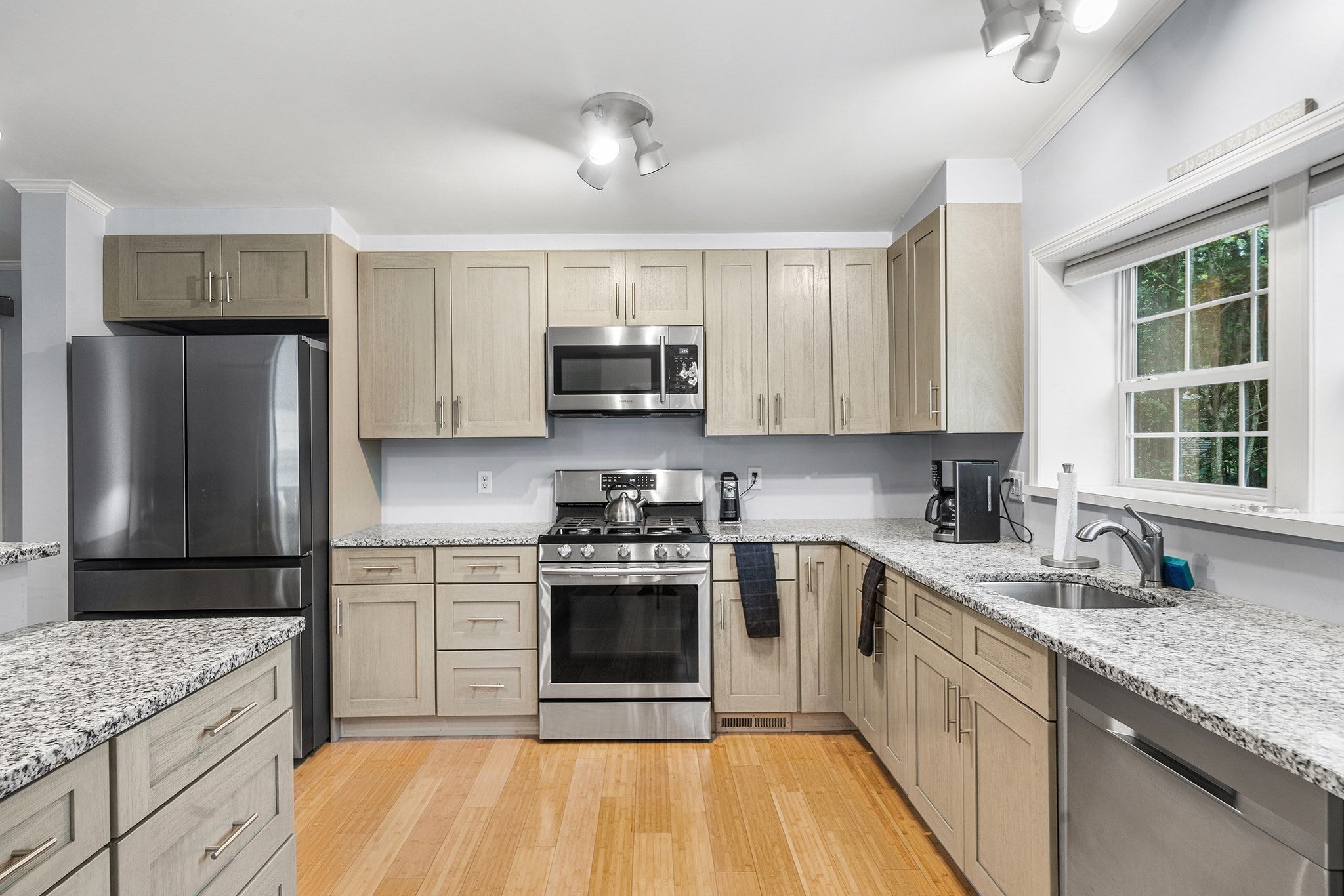 7012 Oak Point Dr, Middleboro, MA Photo #10