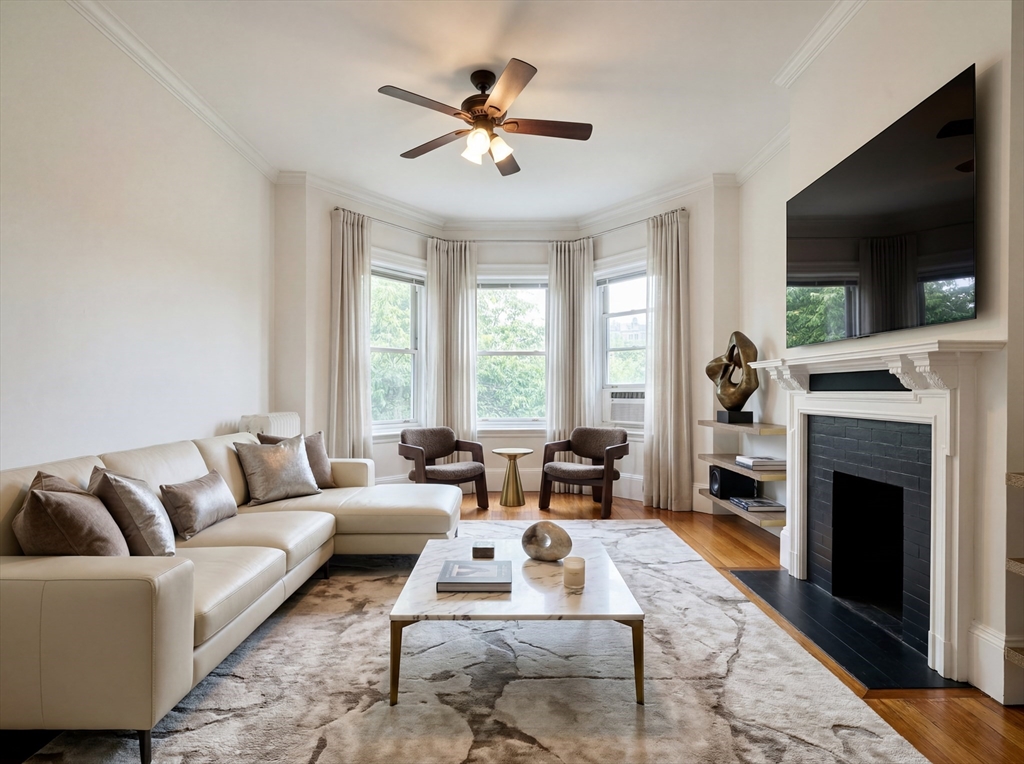 Click for 1683 Beacon St #2, Brookline, MA slideshow