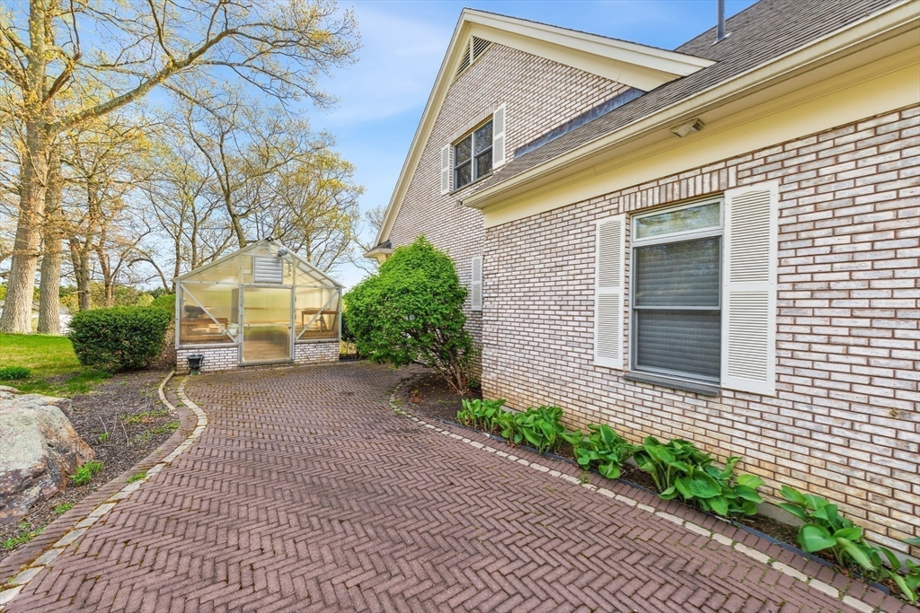 Wrentham, Massachusetts 02093, United States, 3 Bedrooms Bedrooms, ,3 BathroomsBathrooms,Residential,Active,186838