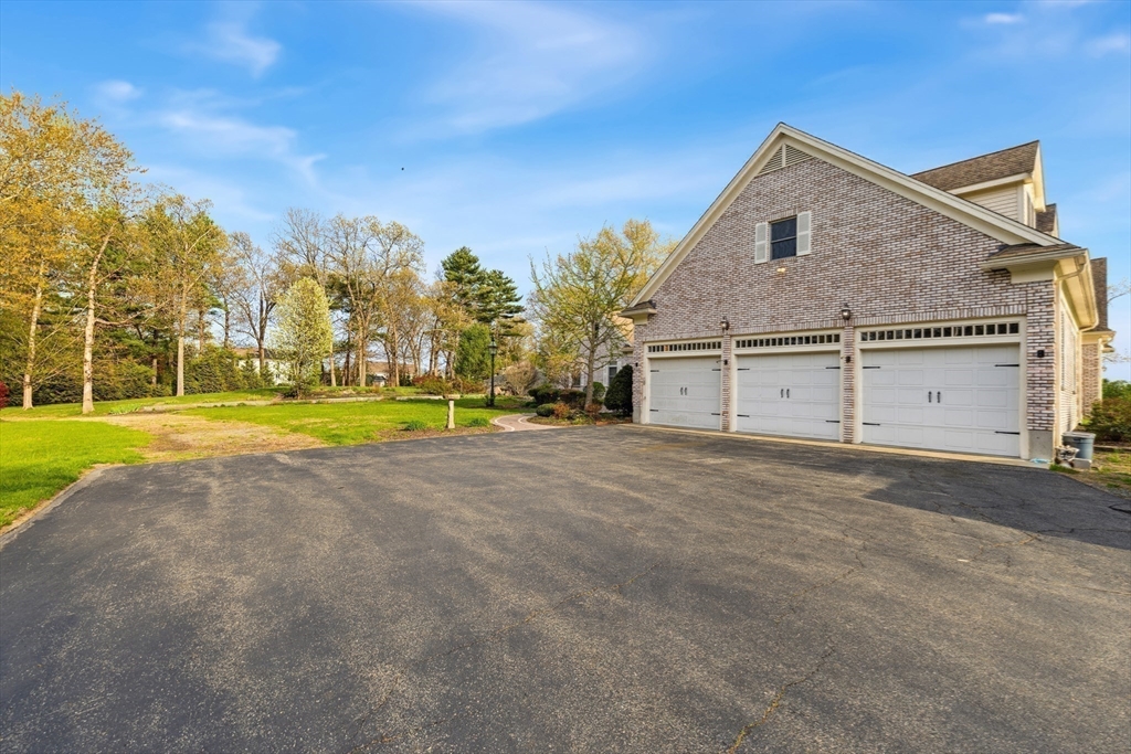 Wrentham, Massachusetts 02093, United States, 3 Bedrooms Bedrooms, ,3 BathroomsBathrooms,Residential,Active,186838