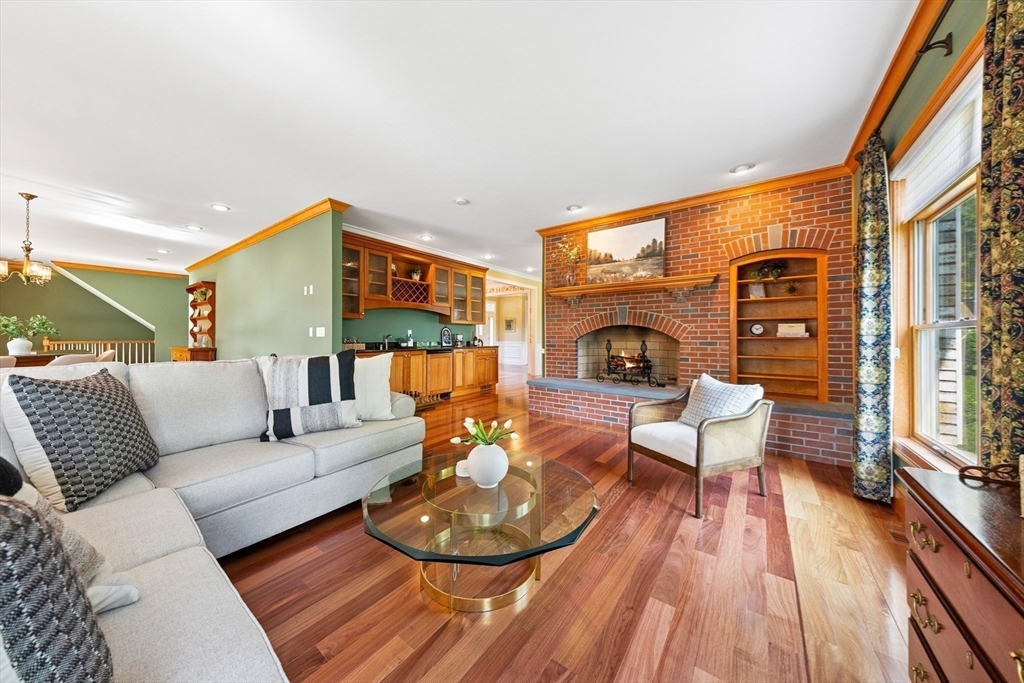 Wrentham, Massachusetts 02093, United States, 3 Bedrooms Bedrooms, ,3 BathroomsBathrooms,Residential,Active,186838