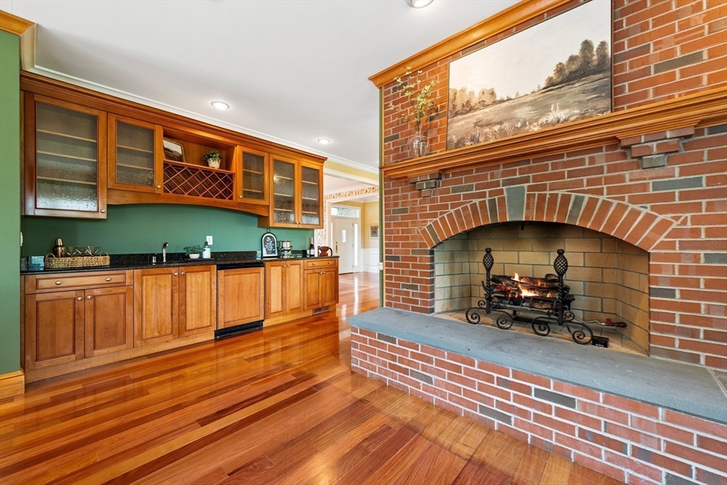 Wrentham, Massachusetts 02093, United States, 3 Bedrooms Bedrooms, ,3 BathroomsBathrooms,Residential,Active,186838