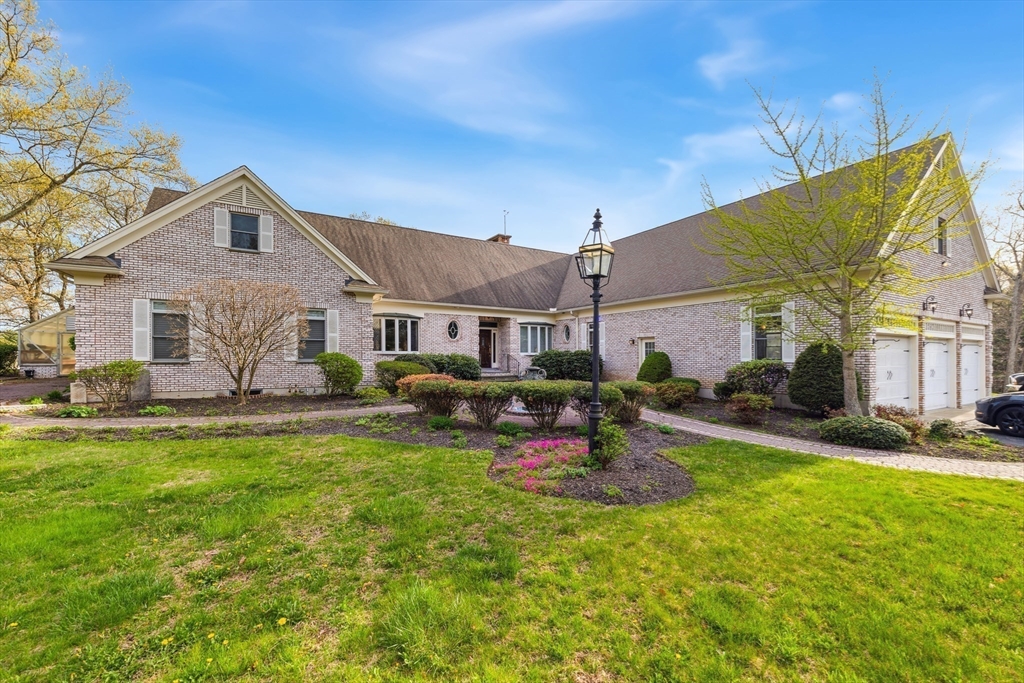 Wrentham, Massachusetts 02093, United States, 3 Bedrooms Bedrooms, ,3 BathroomsBathrooms,Residential,Active,186838