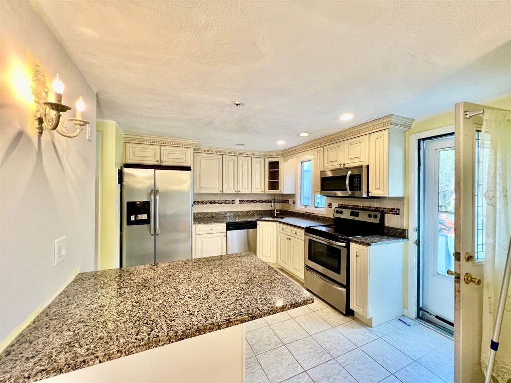 7-9 Stephanie Circle 7