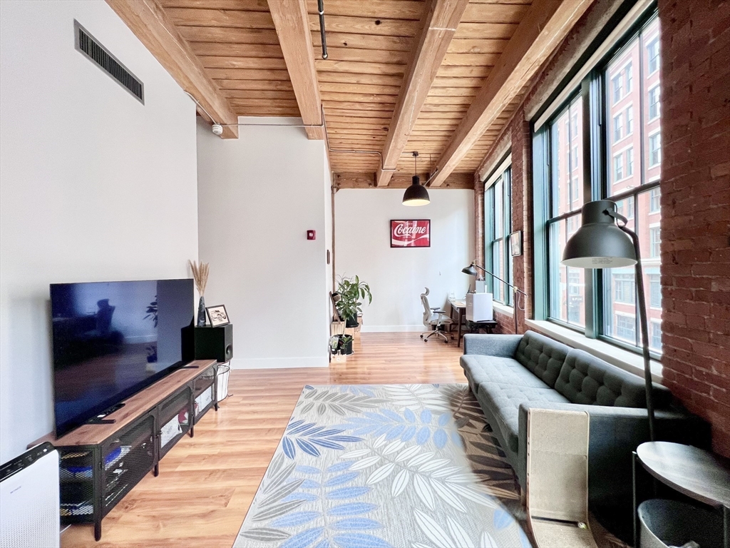 49 Melcher St 205