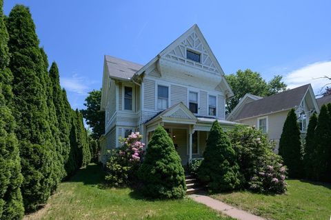 Photo of 415 Maple St, Springfield, MA 01105 (MLS # 73538188)