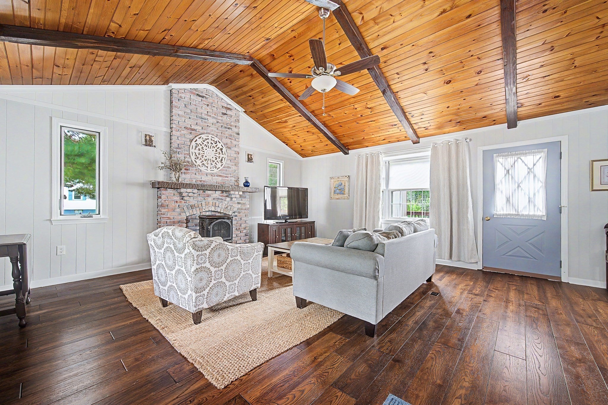 592 Pond St, Franklin, MA Photo #3