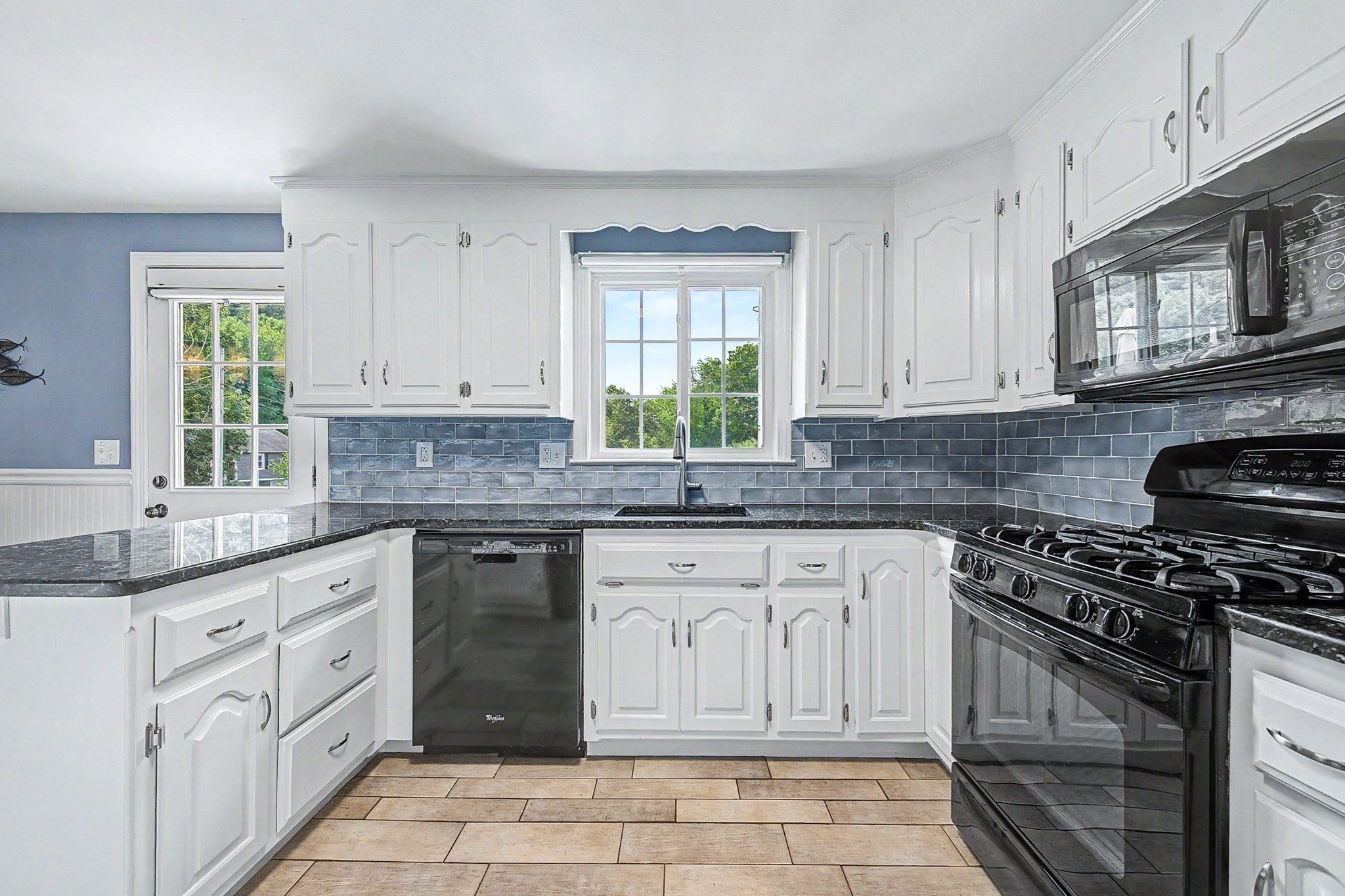 592 Pond St, Franklin, MA Photo #9