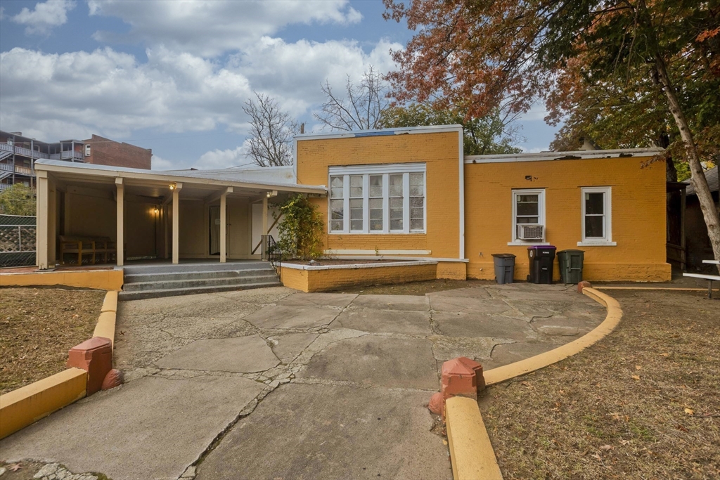 Holyoke, Massachusetts 01040, United States, ,Commercial,Active,239884