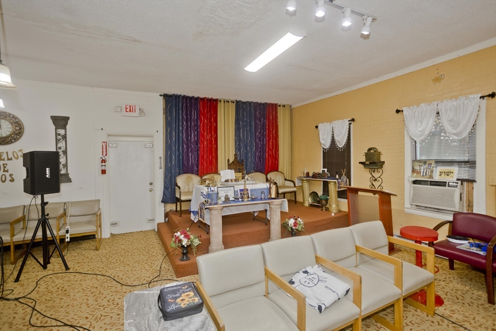 Holyoke, Massachusetts 01040, United States, ,Commercial,Active,239884