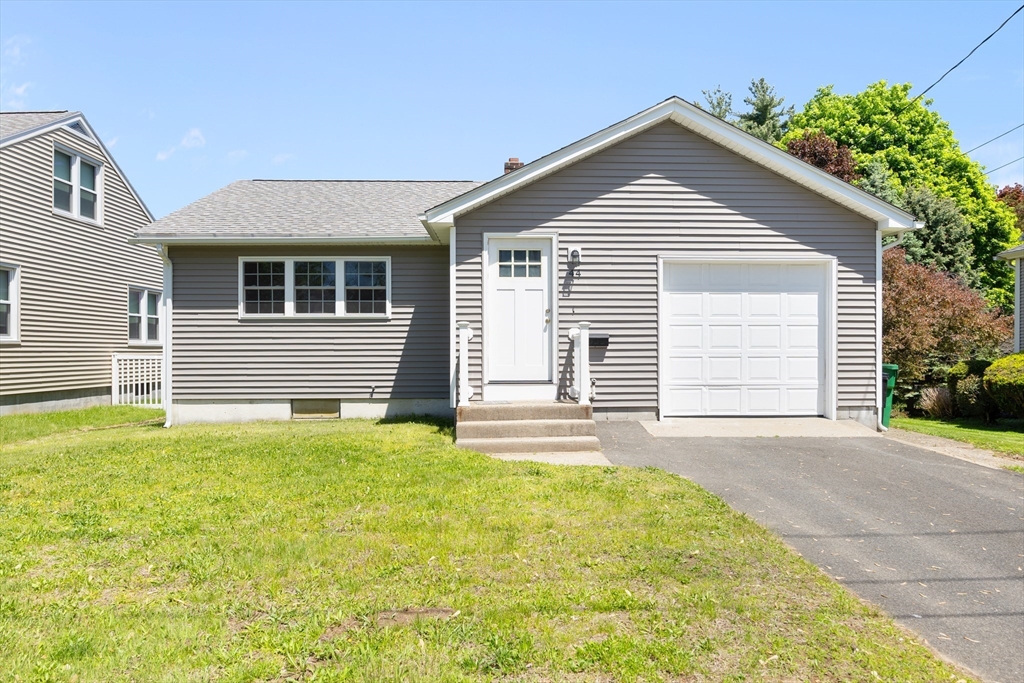 44 White St