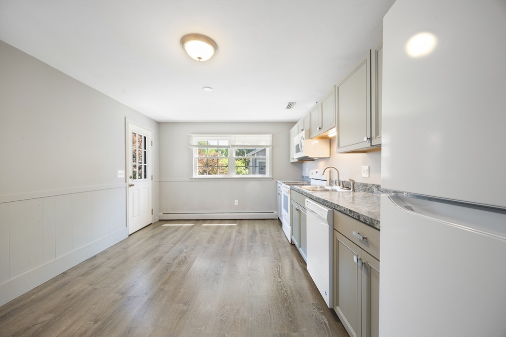 44 White St