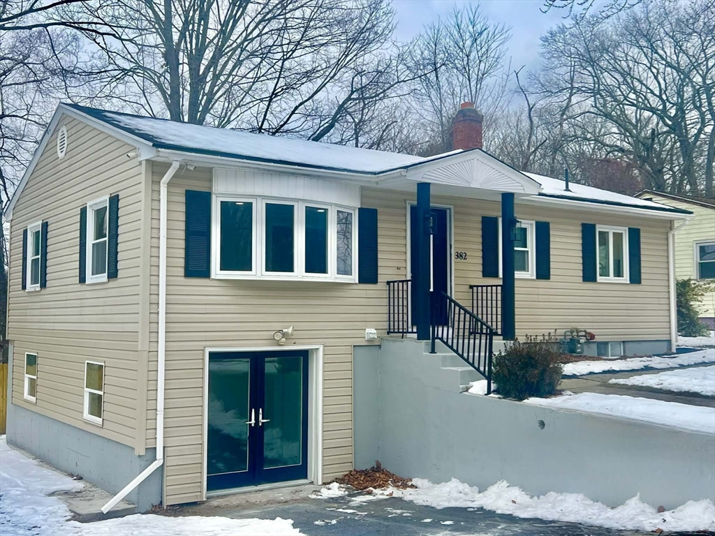 382 Holyoke St