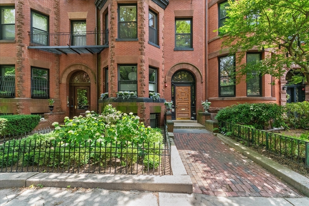 402 Marlborough St 3