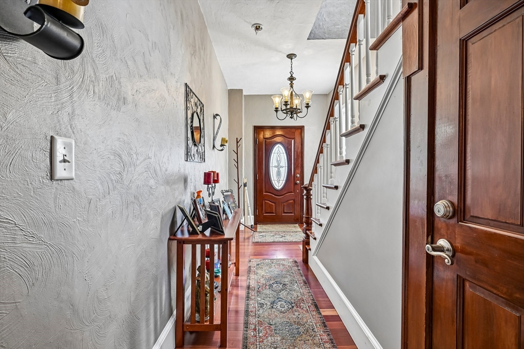 6 Crescent St