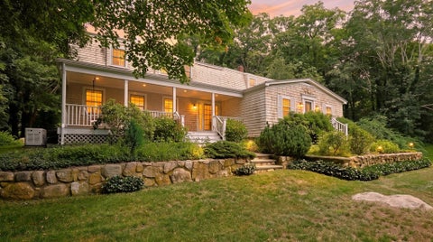 621 W Falmouth Hwy Falmouth MA 02540