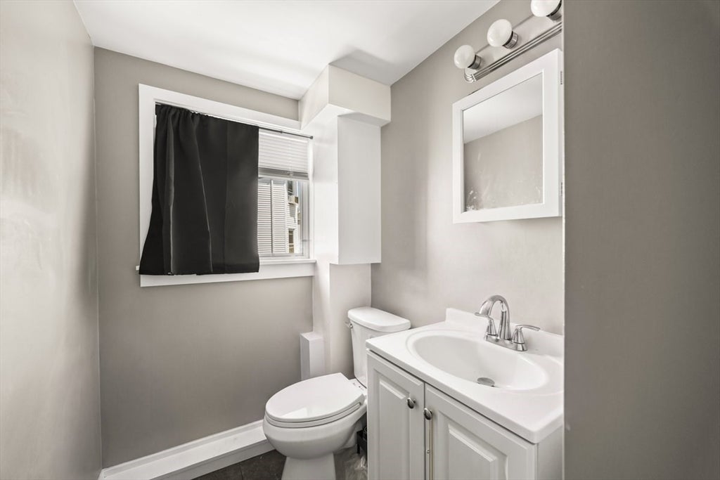 315 Washington St, Fall River, MA, 315 Washington St, Fall River, MA Photo #23