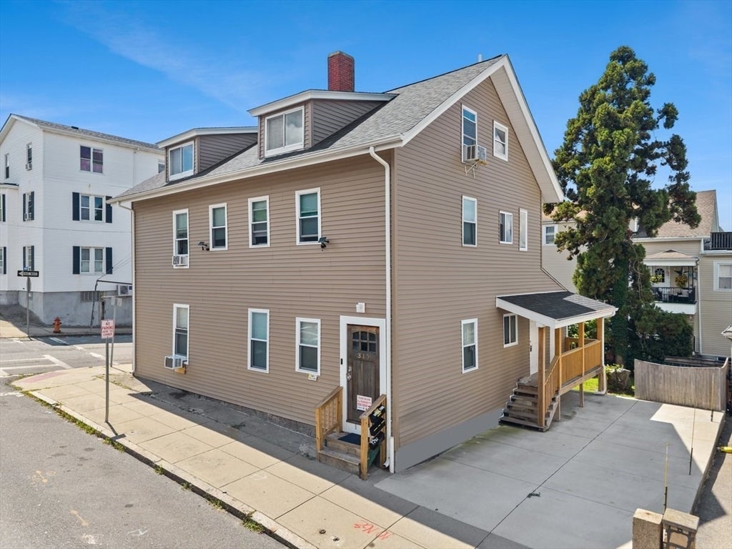 Photo of 315 Washington St, Fall River, MA