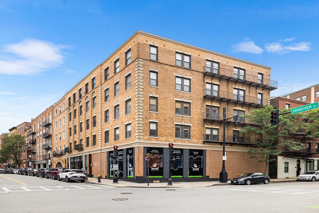 464 Hanover St 7