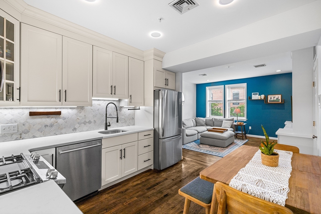 464 Hanover St 7