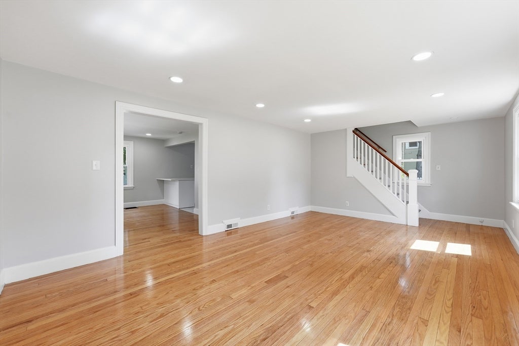 4 Hale St, West Springfield, MA Photo #7