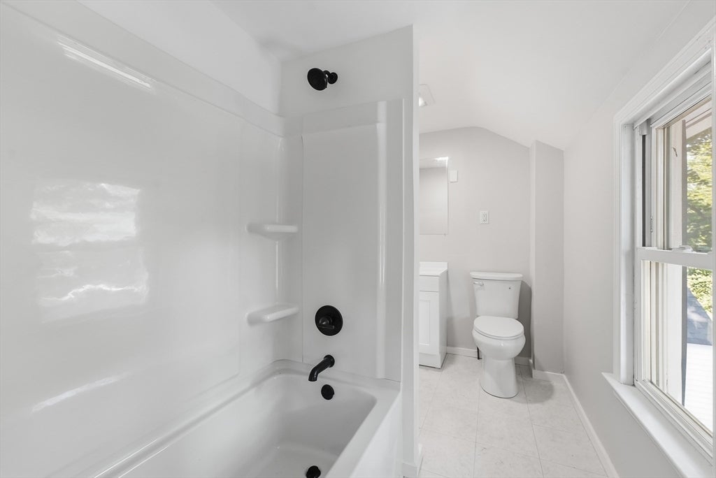 4 Hale St, West Springfield, MA Photo #15