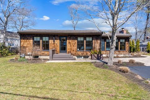 Photo of 10 Knollwood Dr, Falmouth, MA 02536 (MLS # 73499372)