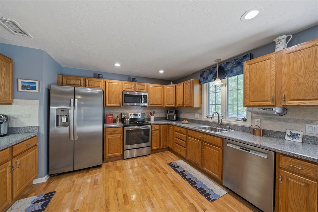 19 Kathleen Grant Rd