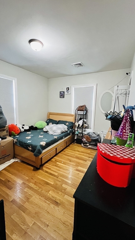 76 Eleanor St 3