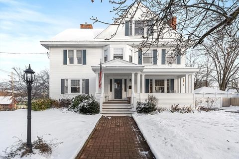 155 Cedar St Clinton MA 01510