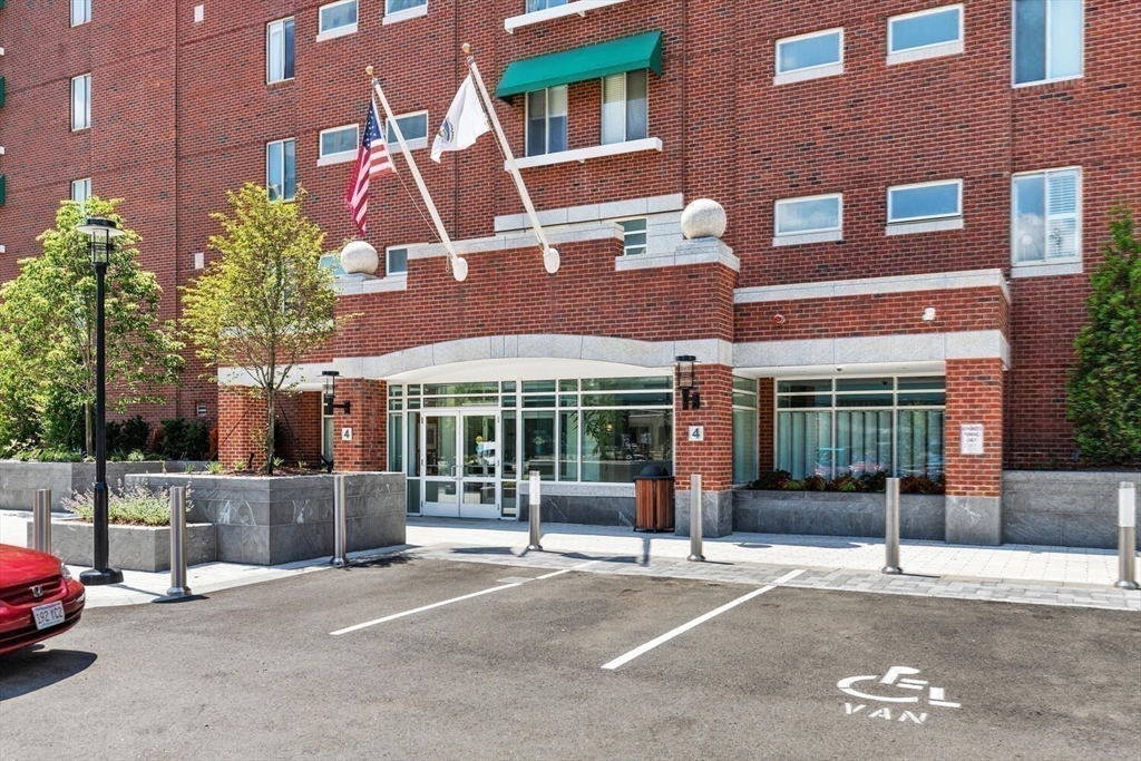 4 Canal Park 311