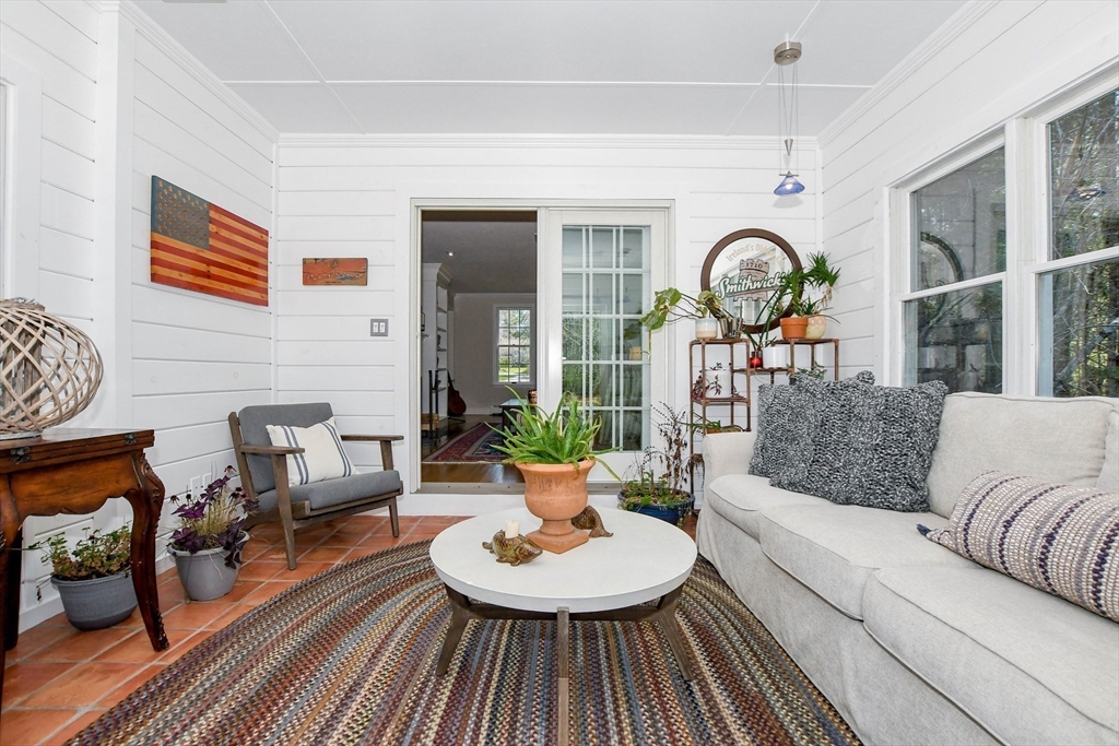 34 Pine Hill Ln