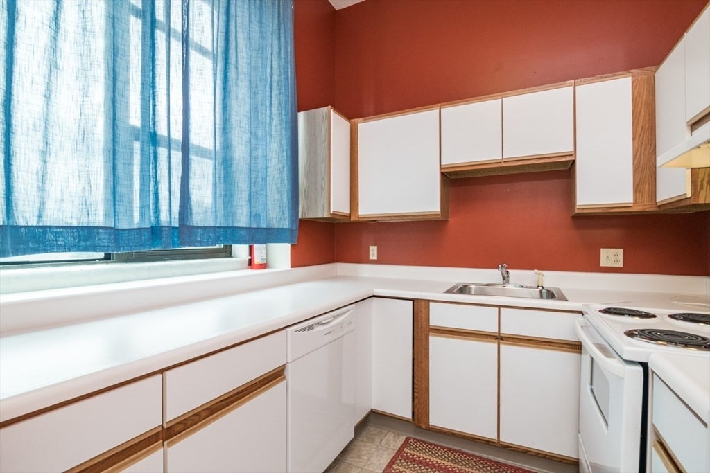 90 Mckinstry Ave #221, Chicopee, MA, 90 Mckinstry Ave #221, Chicopee, MA Photo #8