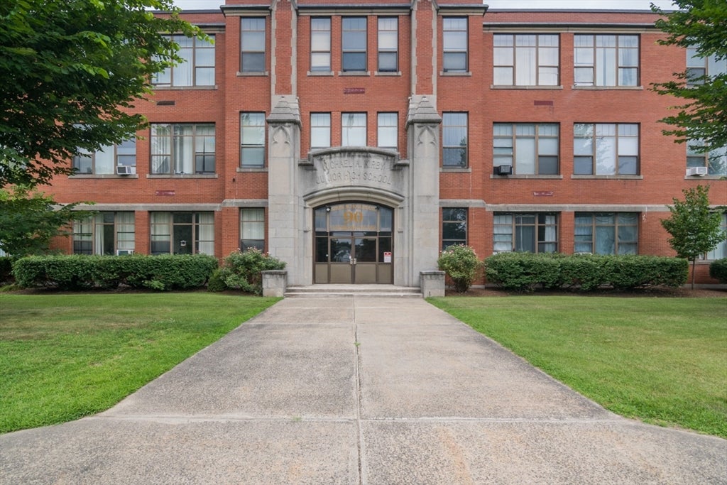 Photo of 90 Mckinstry Ave, Chicopee, MA