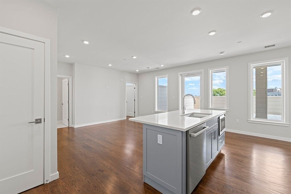 267 Old Colony Ave 507