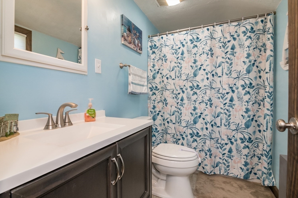 77 Lindbergh Blvd, Westfield, MA Photo #20