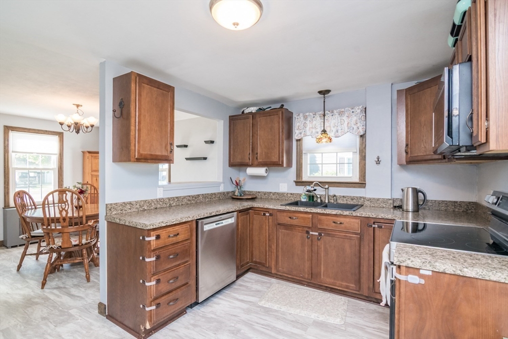 77 Lindbergh Blvd, Westfield, MA Photo #5