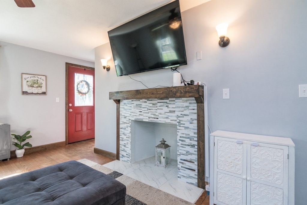 77 Lindbergh Blvd, Westfield, MA Photo #15