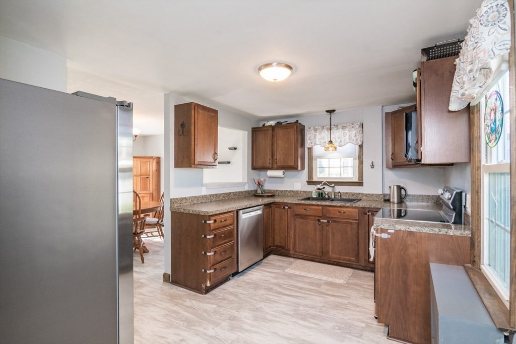 77 Lindbergh Blvd, Westfield, MA Photo #8