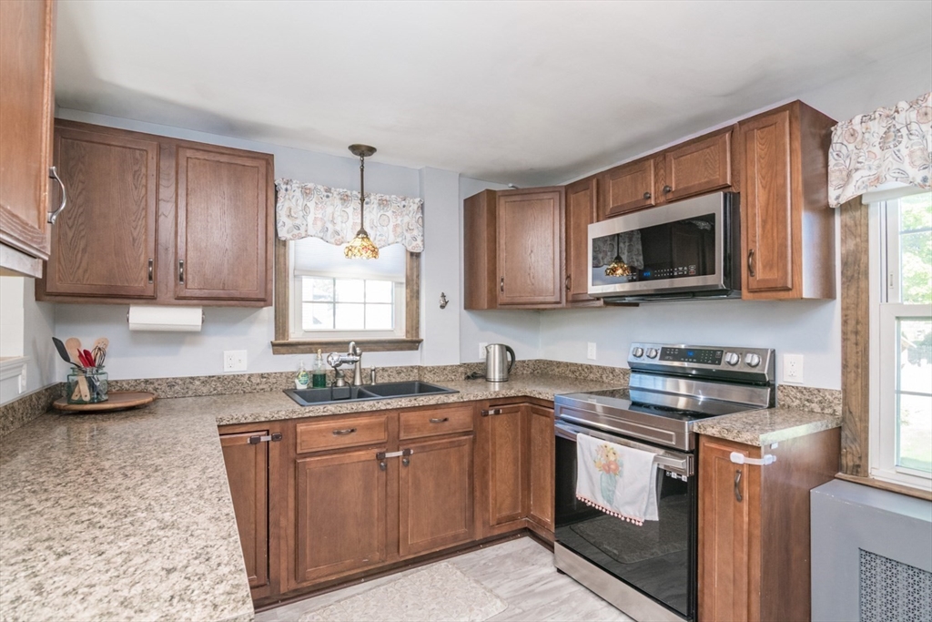 77 Lindbergh Blvd, Westfield, MA Photo #6