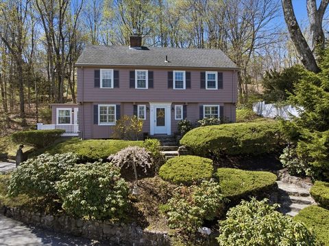Photo of 11 Drury Ln, Worcester, MA 01609 (MLS # 73512380)