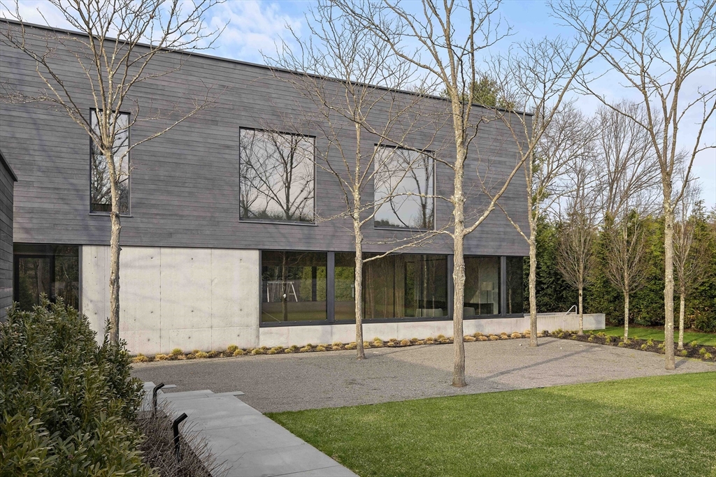 37 Carleton Dr
