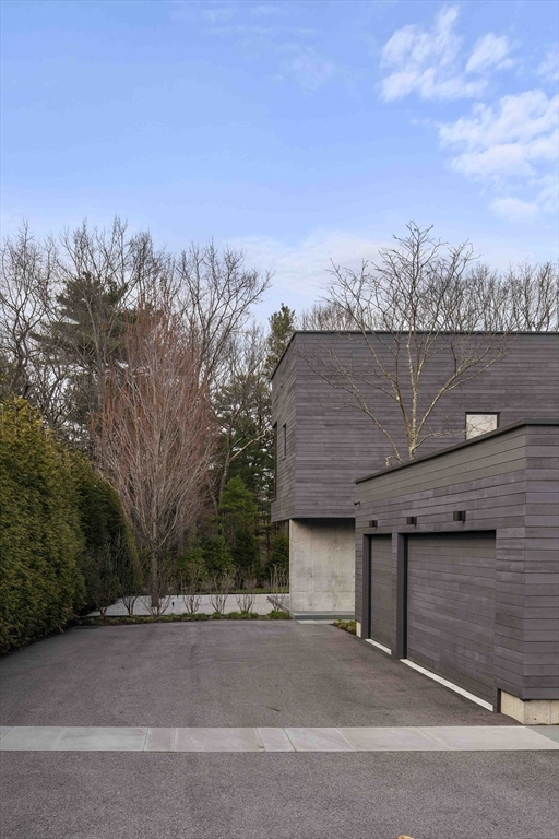 37 Carleton Dr